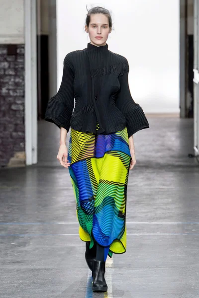 Look 17